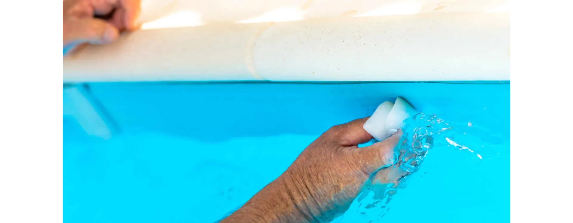 Cepillo de mano para piscina línea de flotación