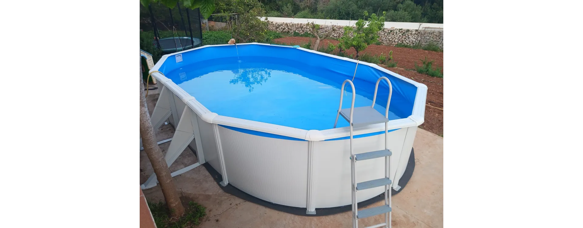 Preparación del terreno para piscina elevada